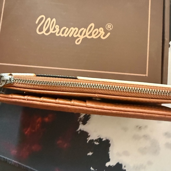 Wrangler Cowhide Print Wallet - Picture 8 of 8